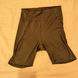 Girlfriend float bike shorts, color fern